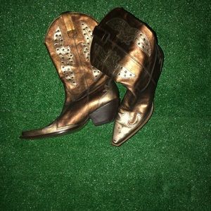 BCB girls Vintage Gold cowboy boots size 8 1/2